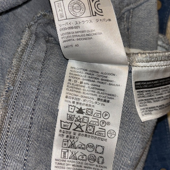 Levi’s Trucker Jacket with Aztec embroidered design Denim Jacket Sz medium - Picture 2 of 8